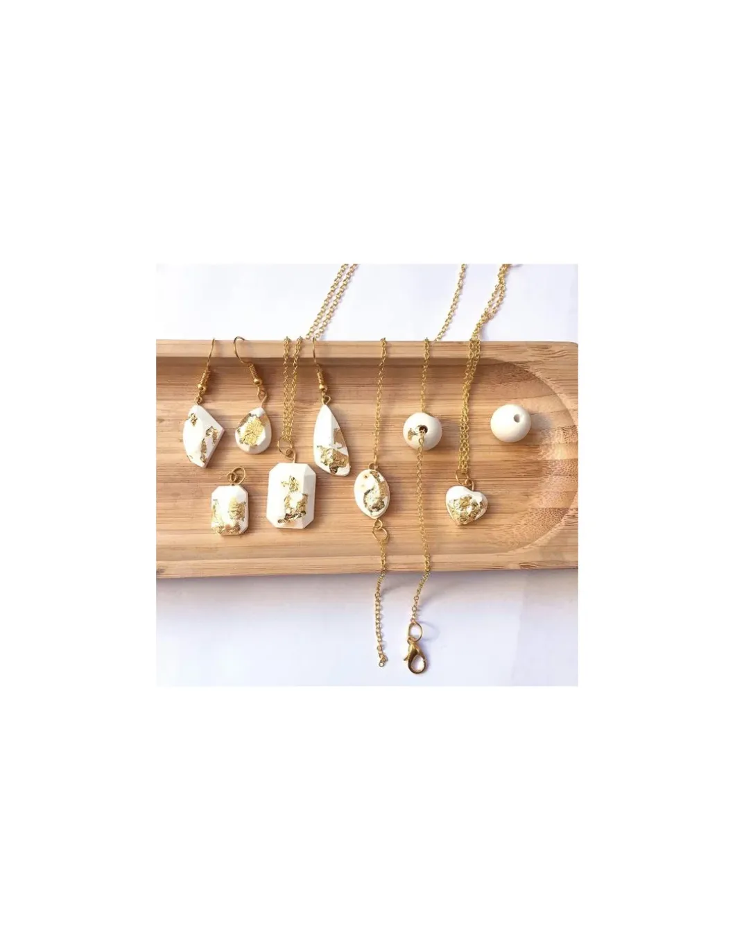 Atelier de bijoux ciment et feuilles d'or - Sycomore